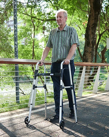 Portable Bedside Commode for Seniors – Adjustable & Removable Bucket